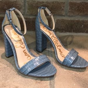 NWB Blue Croco Yaro Heel 9W